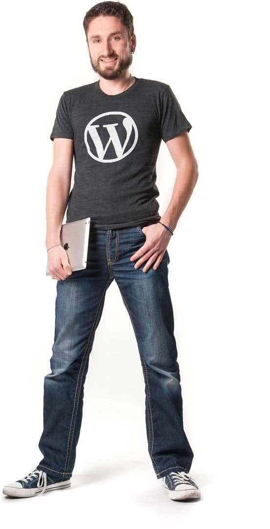 WordPress Entwickler Florian Simeth (stehend)